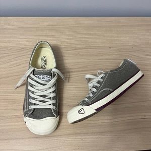 New KEEN lace up (converse like) sneakers 38.5 / 8 us